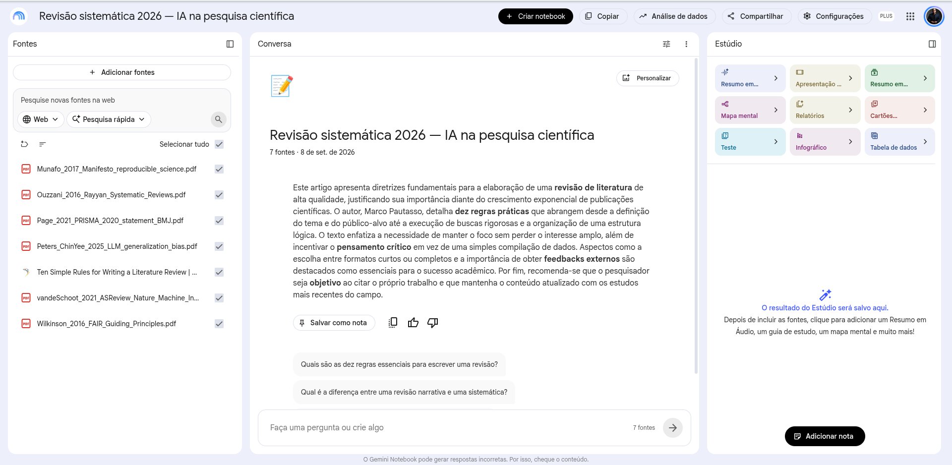 Painel Fontes com PDFs enviados e, no painel Conversa, o resumo do notebook e as perguntas sugeridas